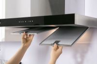 Hướng dẫn vệ sinh lưới lọc máy hút mùi gia đình